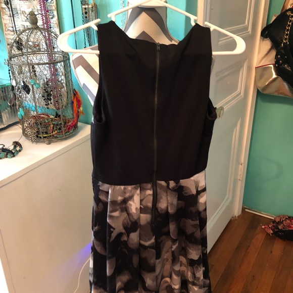 Dress - Picture 3 of 5